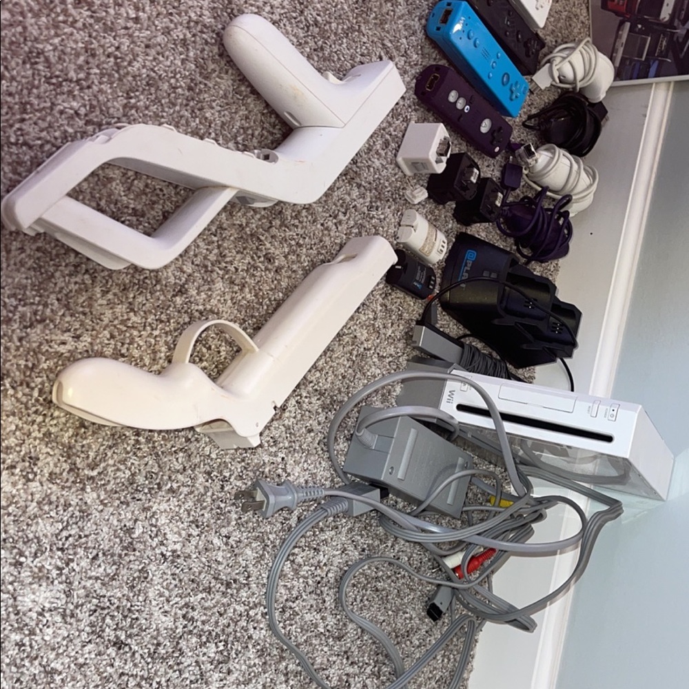 Wii system with everything - Picture 2 of 3